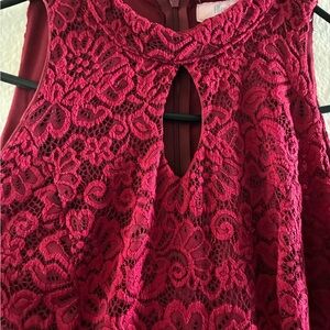 Elegant Lace Sleeveless Top - Red